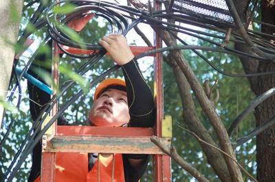 戰(zhàn)高溫 保通信——安徽移動銅陵分公司全力打響網(wǎng)絡(luò)保障攻堅戰(zhàn)